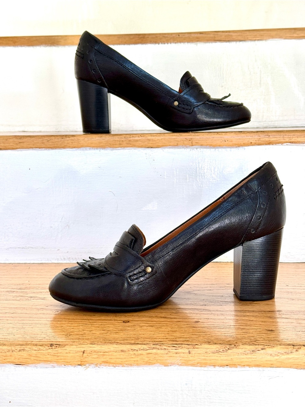 Clark’s Classic Black Leather chunky Heel Loafer 8.5 preppy cuteness 🖤